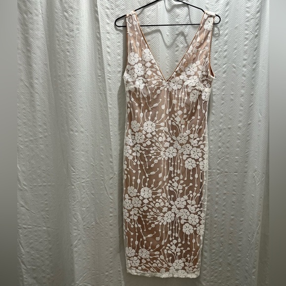 Elegant and glamorous White Midi Dress - Picture 11 of 15